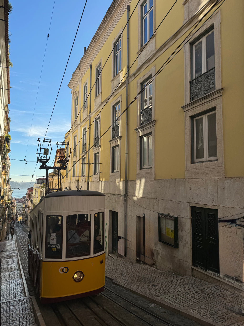 Lisbon Travel Map (English)