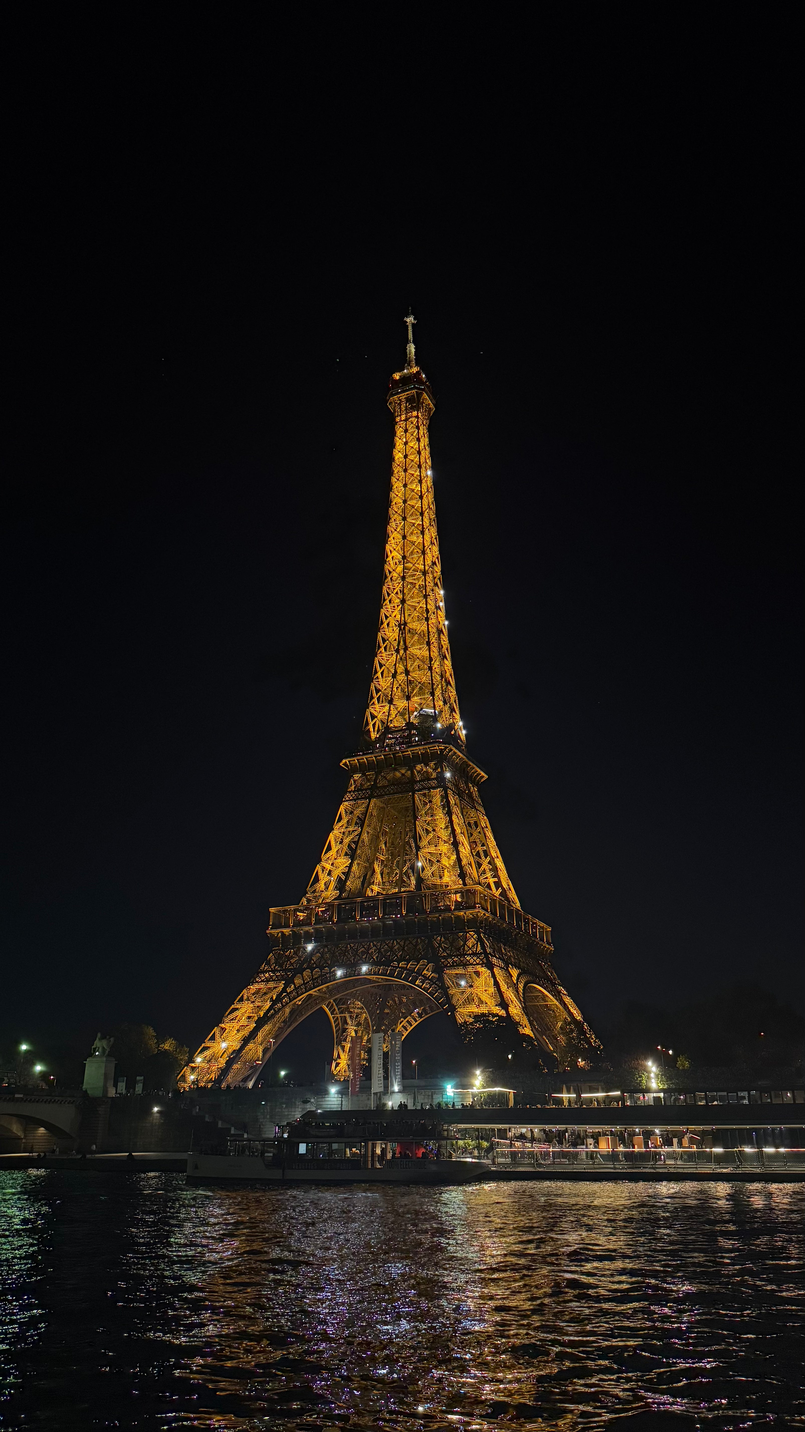 Paris Travel Map (English)