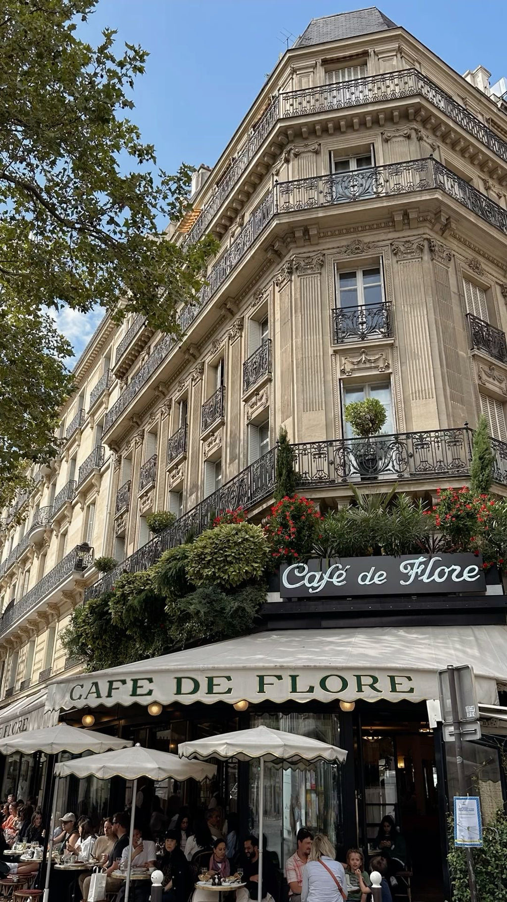 Paris Travel Map (English)